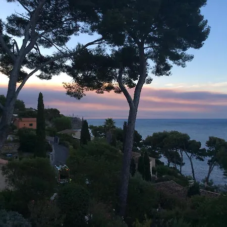 Les Bruyeres Bed & Breakfast *