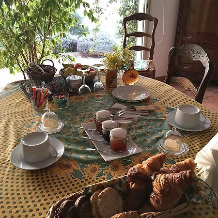 Les Bruyeres سانت-ماندرييه-سور-مير